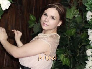 ariieel Salopes de 18 ans