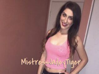 MistressJadeyTiger Salopes de 18 ans